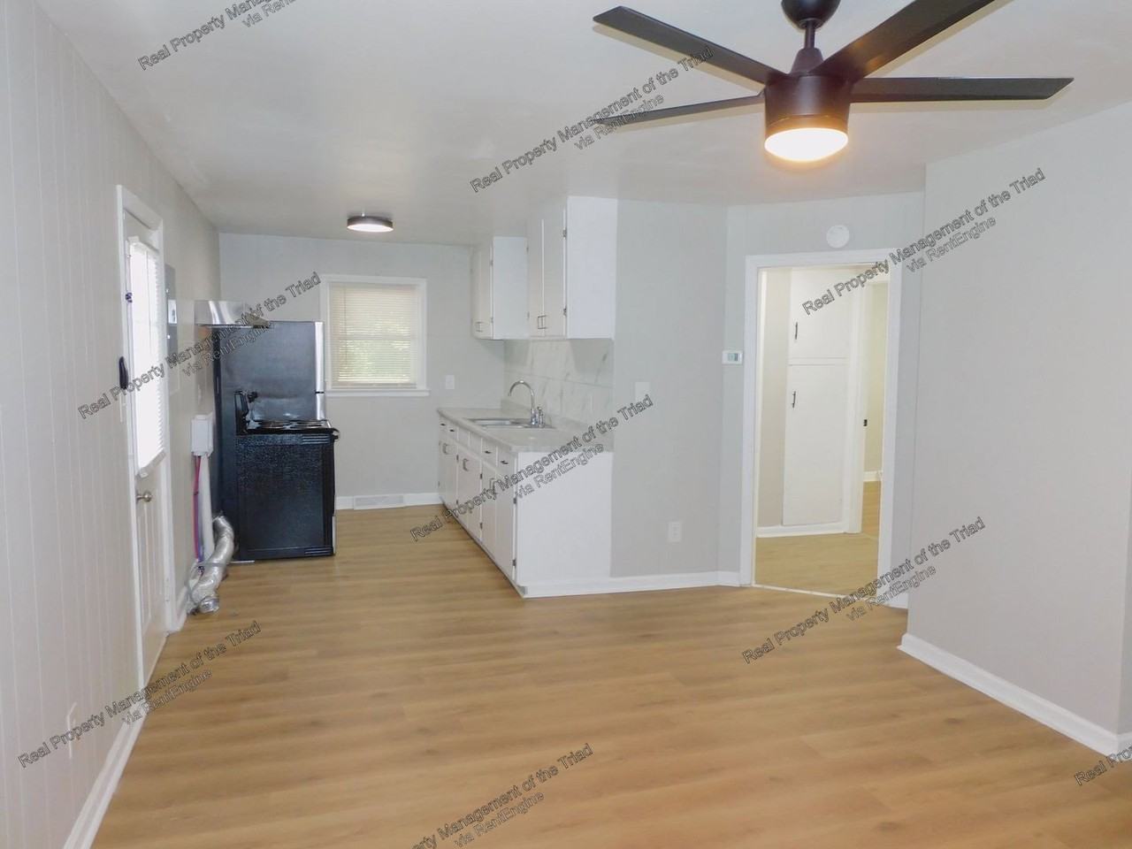 311 Small St - Photo 4 of 20