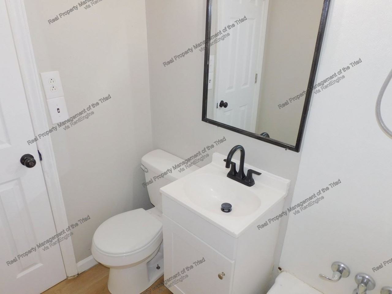 311 Small St - Photo 6 of 20