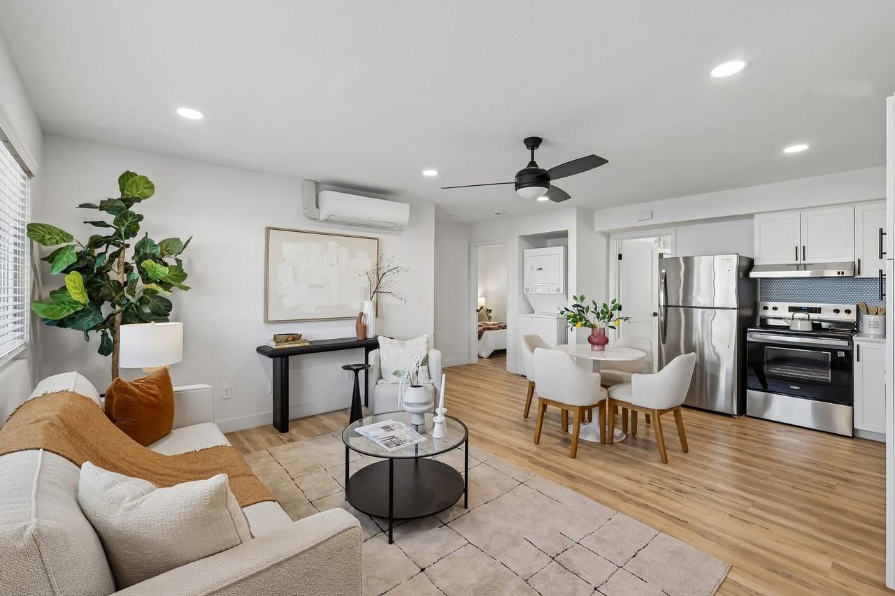 The Crest | Renovated Studios, Lofts, 1, 2 & 3 Bedroom Apartments - Photo 4 of 50