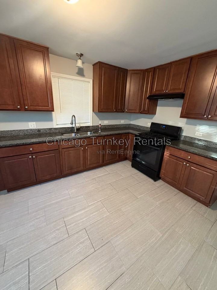 17316 Mahoney Pkwy - Photo 3 of 9