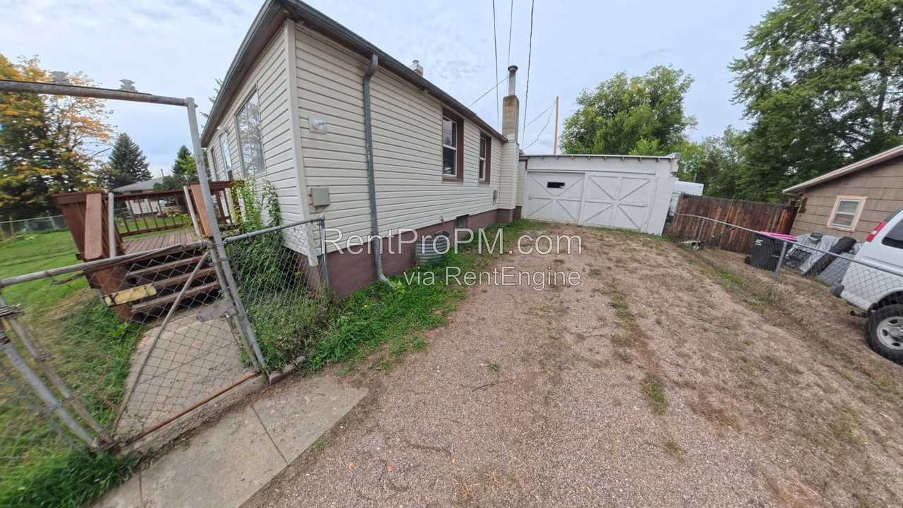 515 N Sunset St - Photo 3 of 18