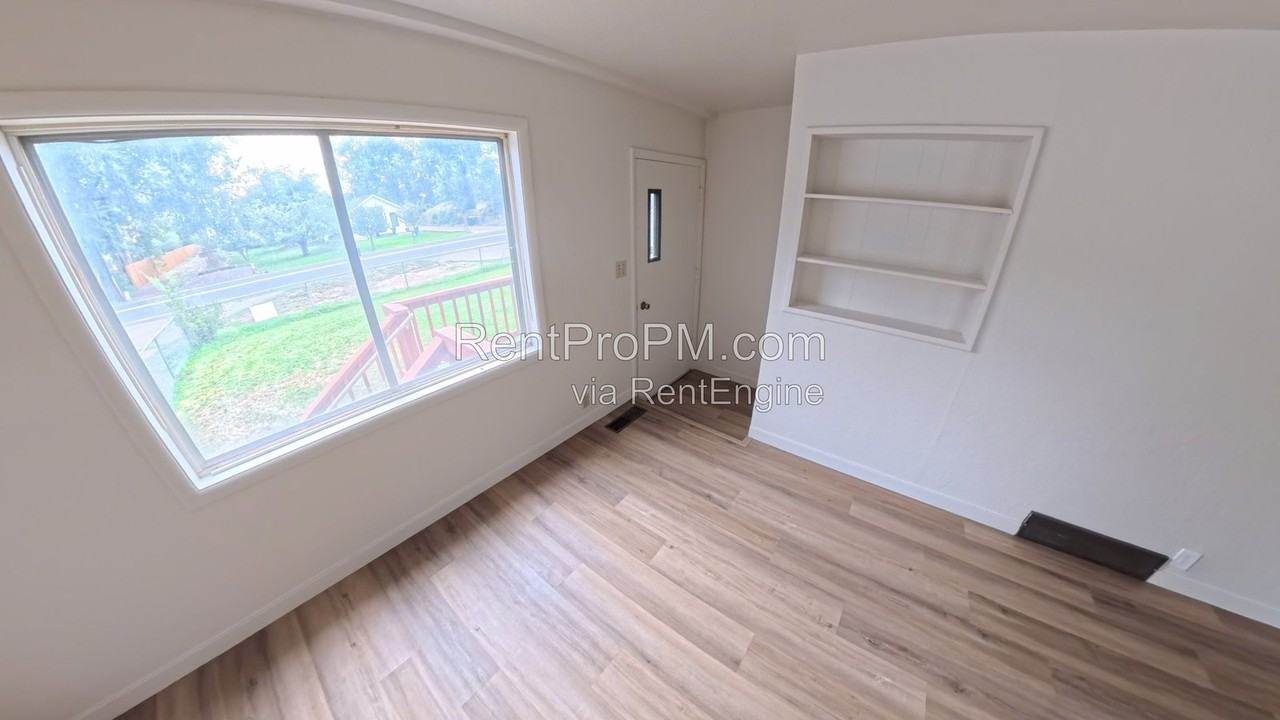 515 N Sunset St - Photo 5 of 18