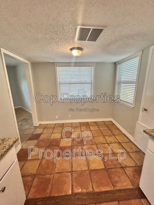 8573 Echo Creek Ln - Photo 4 of 17