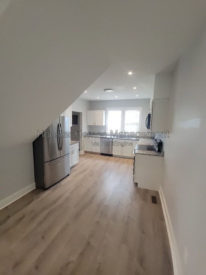 2521 N College Ave #1 - Photo 3 of 21
