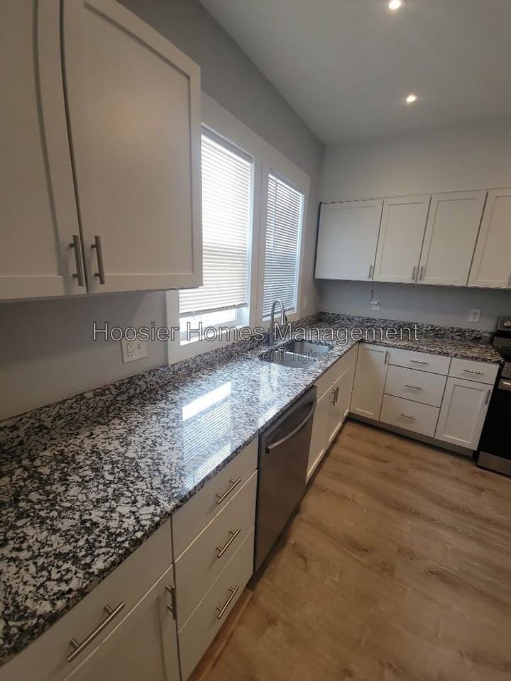 2521 N College Ave #1 - Photo 4 of 21