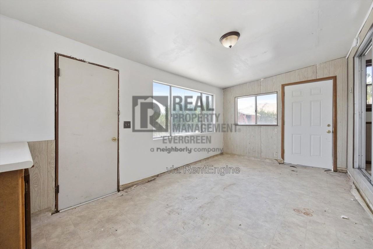 27215 Avenue 140 - Photo 7 of 38