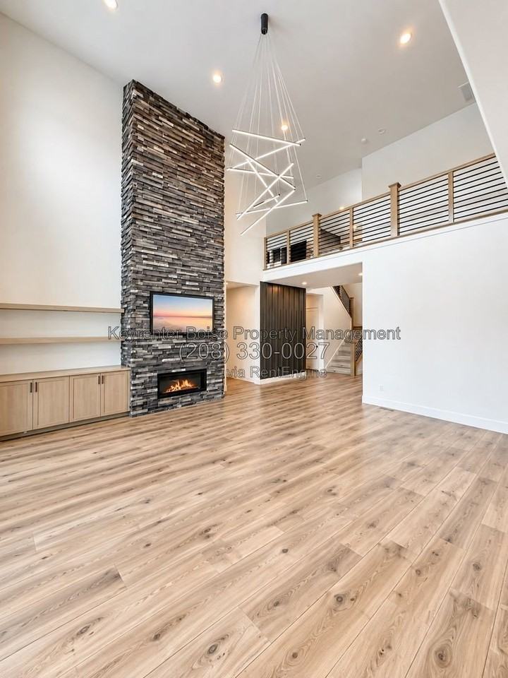 8148 W Brooks Dr - Photo 3 of 23