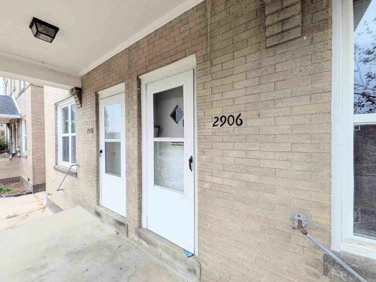 2906 N York St - Photo 2 of 23