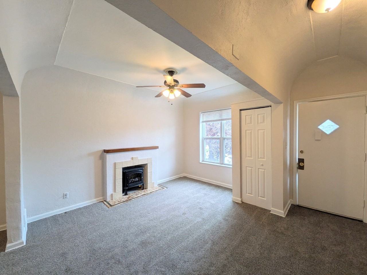 2906 N York St - Photo 3 of 23