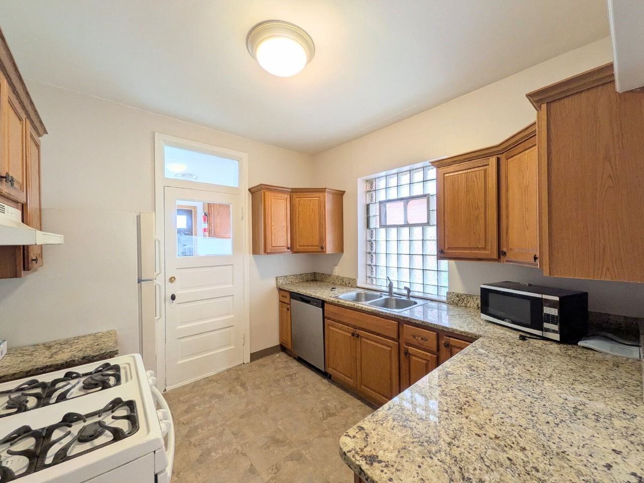 2906 N York St - Photo 6 of 23
