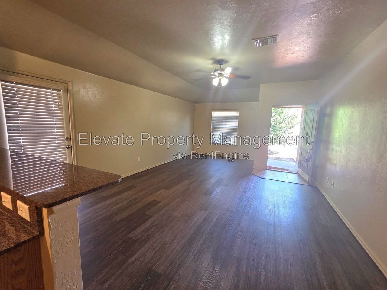 912 W Prairie Wind Way - Photo 3 of 14