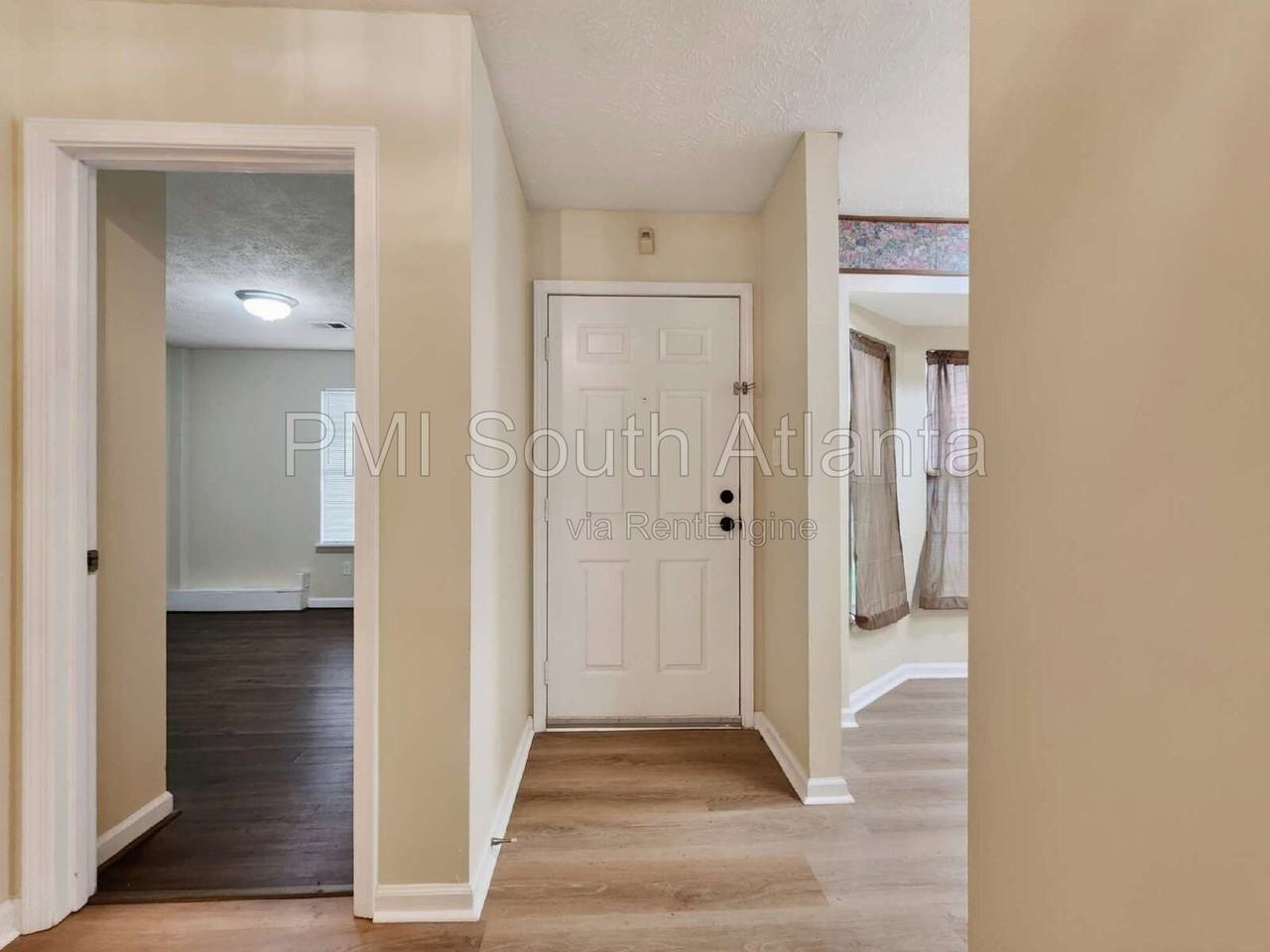 5640 Waterford Ct - Photo 3 of 27