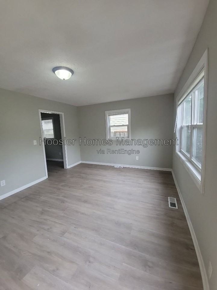 1933 N Euclid Ave - Photo 2 of 11