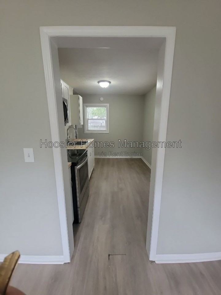 1933 N Euclid Ave - Photo 3 of 11