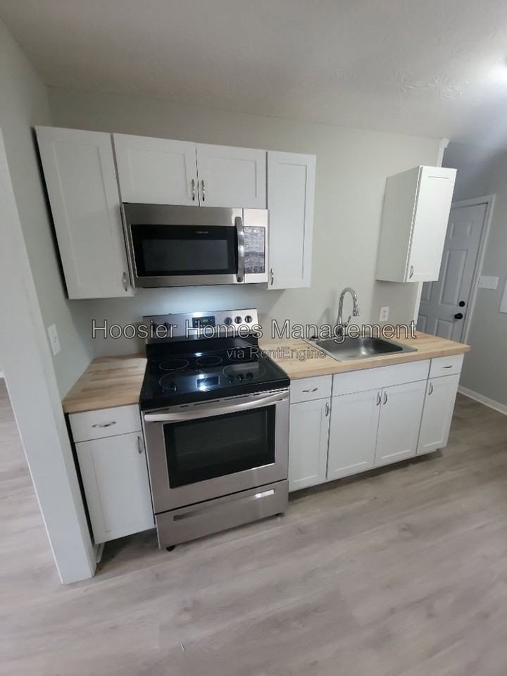 1933 N Euclid Ave - Photo 4 of 11