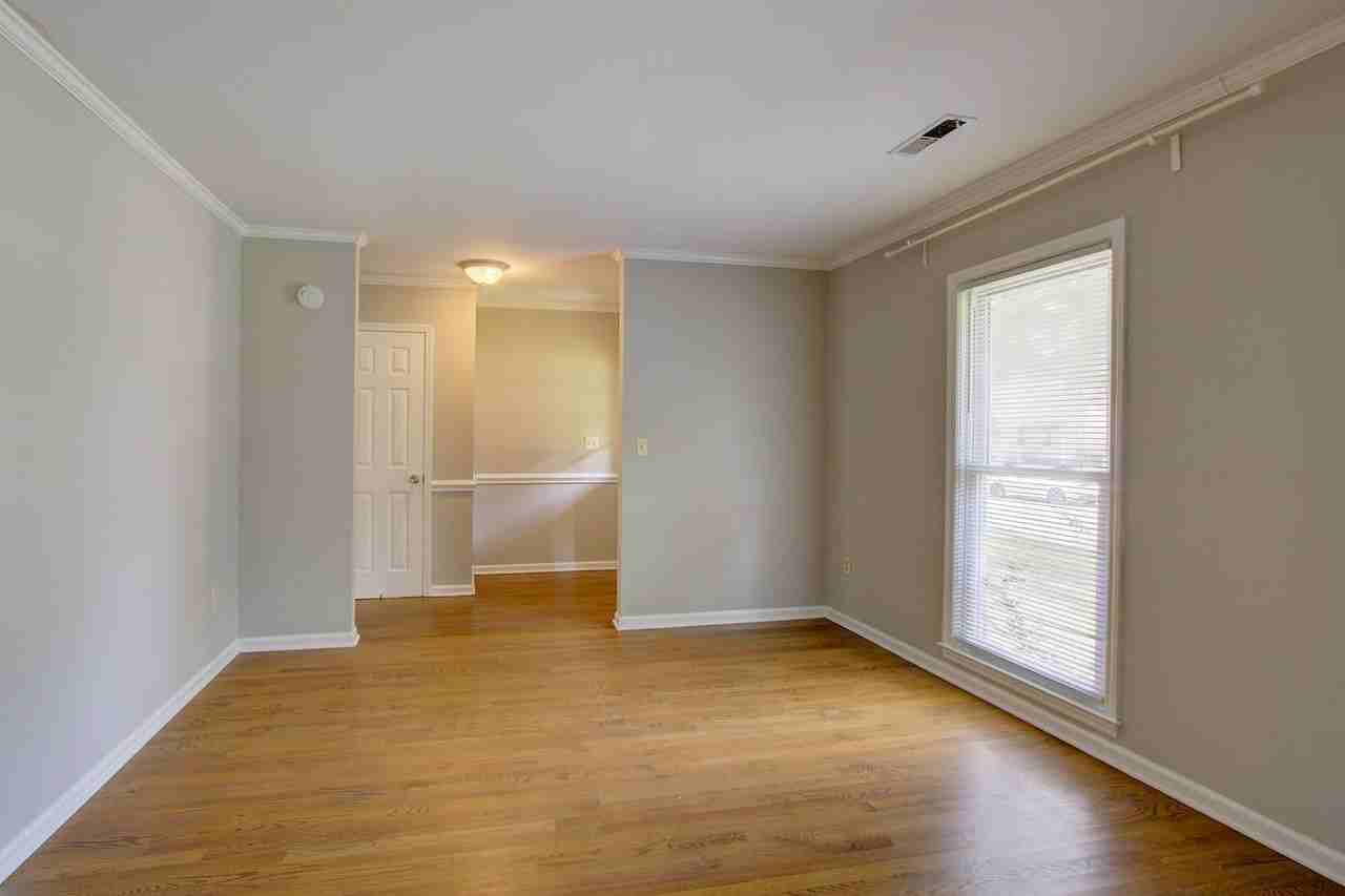 111 Fox Chase Dr - Photo 4 of 33