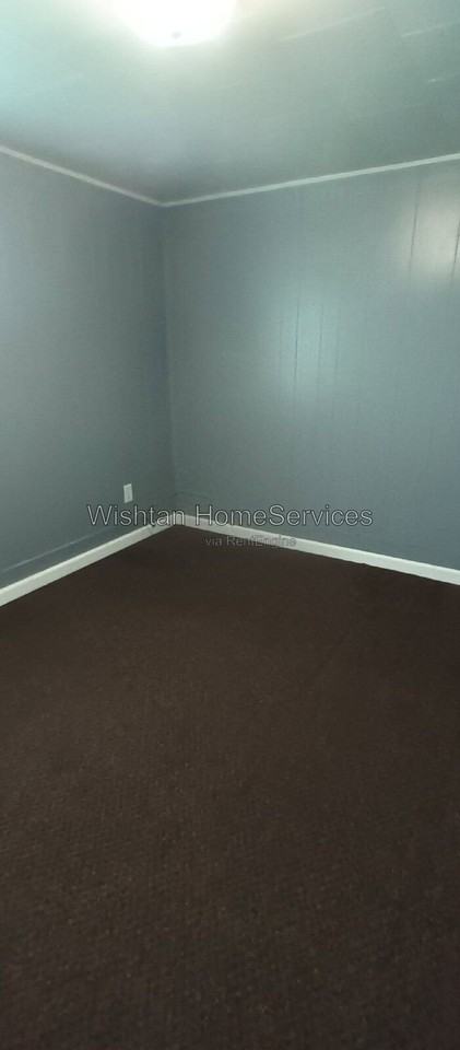 225 S Jackson St #C - Photo 7 of 12