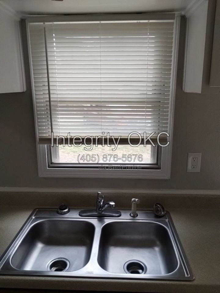 1438 Sw Binkley St - Photo 2 of 13