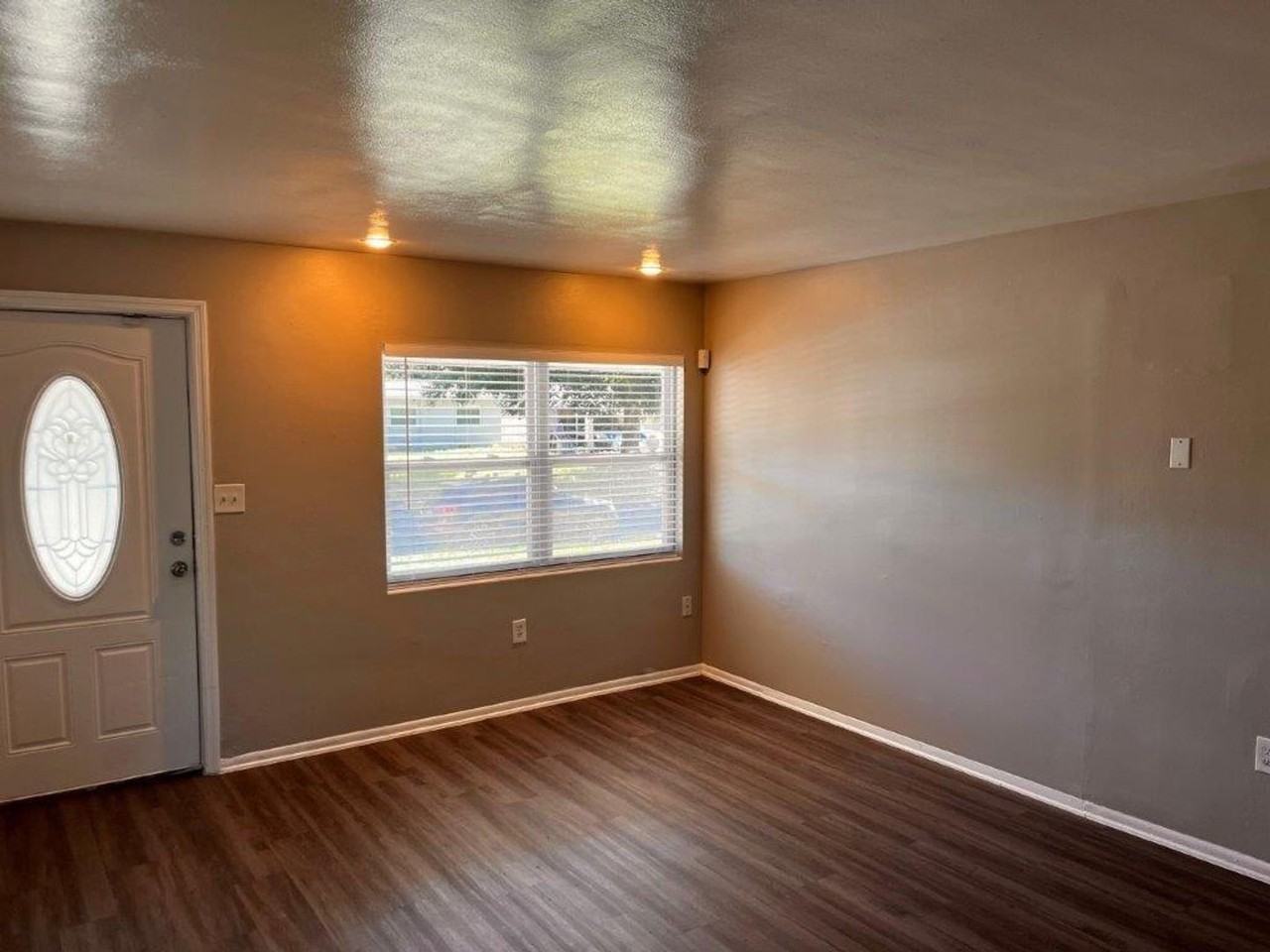 1412 Sunridge Rd - Photo 2 of 14