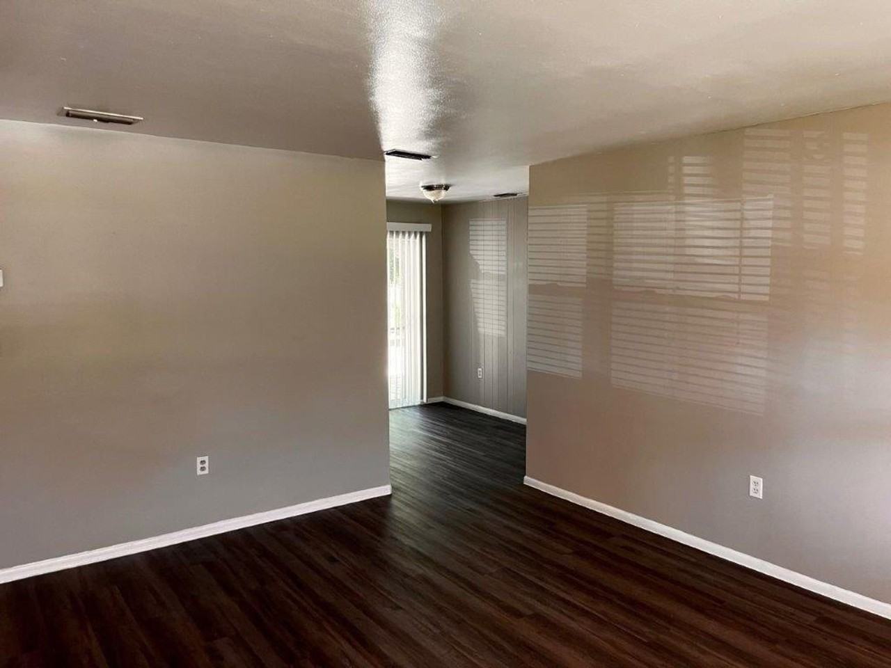 1412 Sunridge Rd - Photo 3 of 14