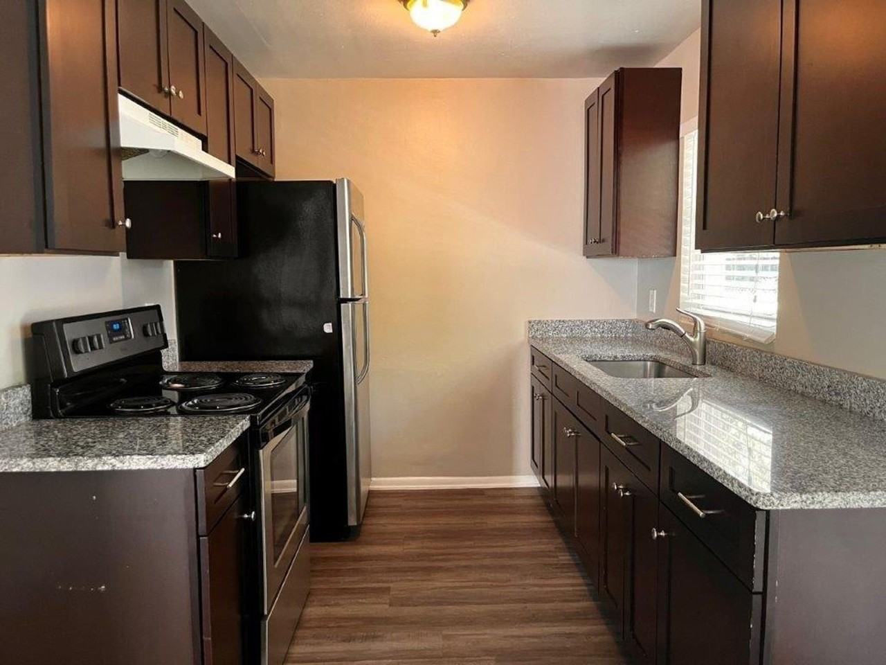1412 Sunridge Rd - Photo 4 of 14