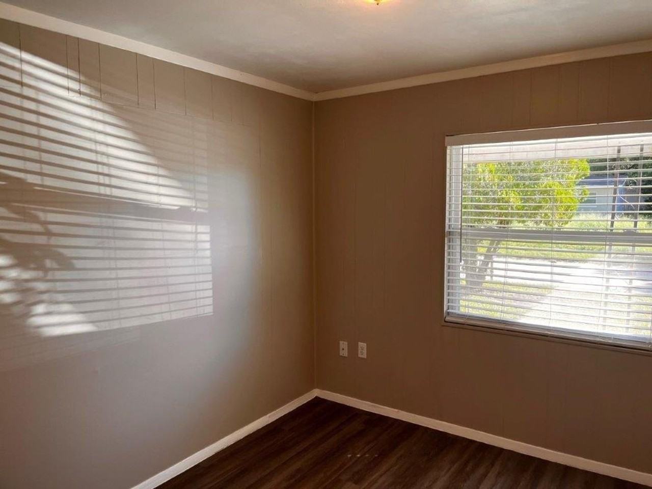 1412 Sunridge Rd - Photo 5 of 14