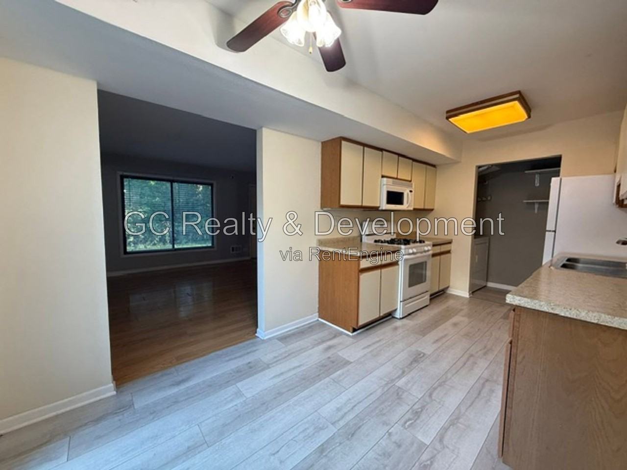 1808 Jamestown Cir - Photo 5 of 17