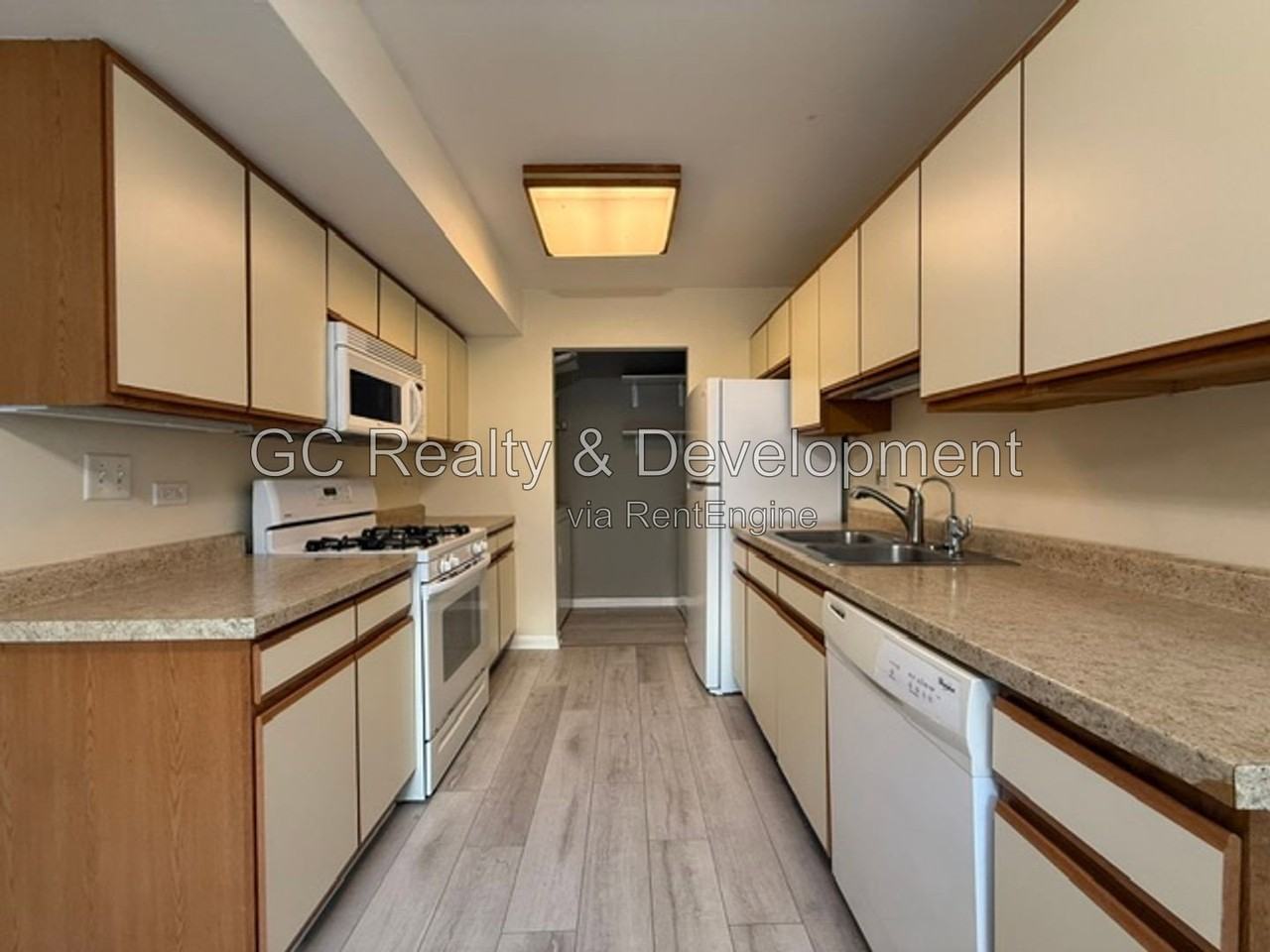 1808 Jamestown Cir - Photo 6 of 17