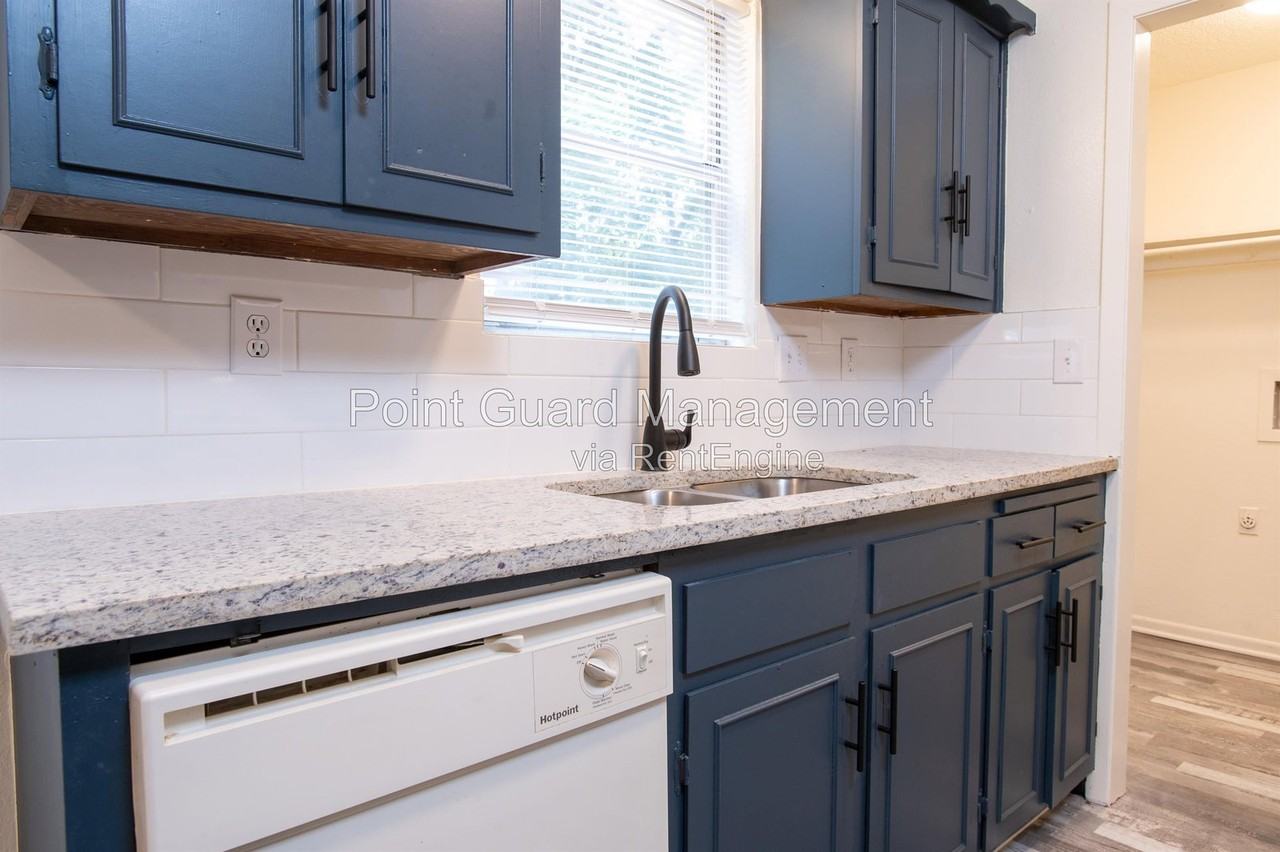 140 E 31st St S #M206 - Photo 7 of 25
