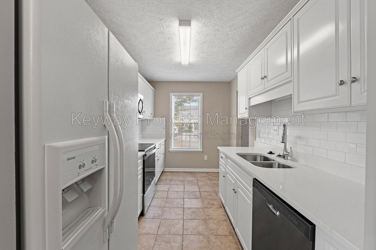 858 Pawley Ct - Photo 5 of 17