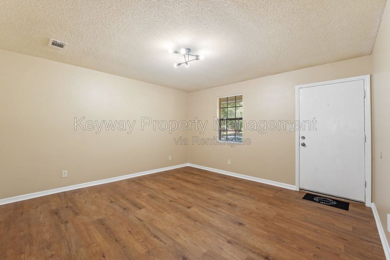 1916 Rock Springs Dr - Photo 5 of 18