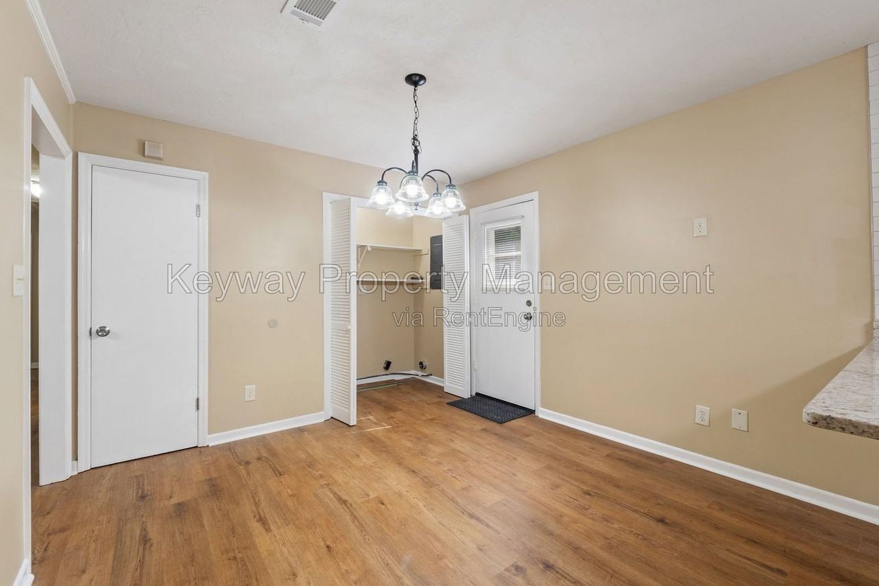 1916 Rock Springs Dr - Photo 6 of 18
