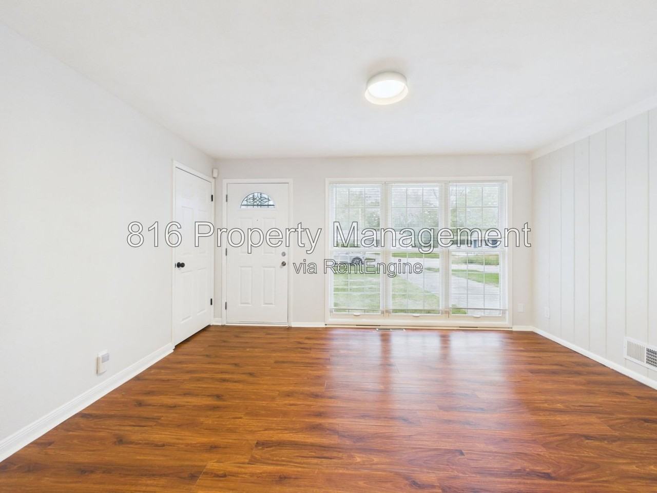 4633 Kensington Ave - Photo 2 of 29