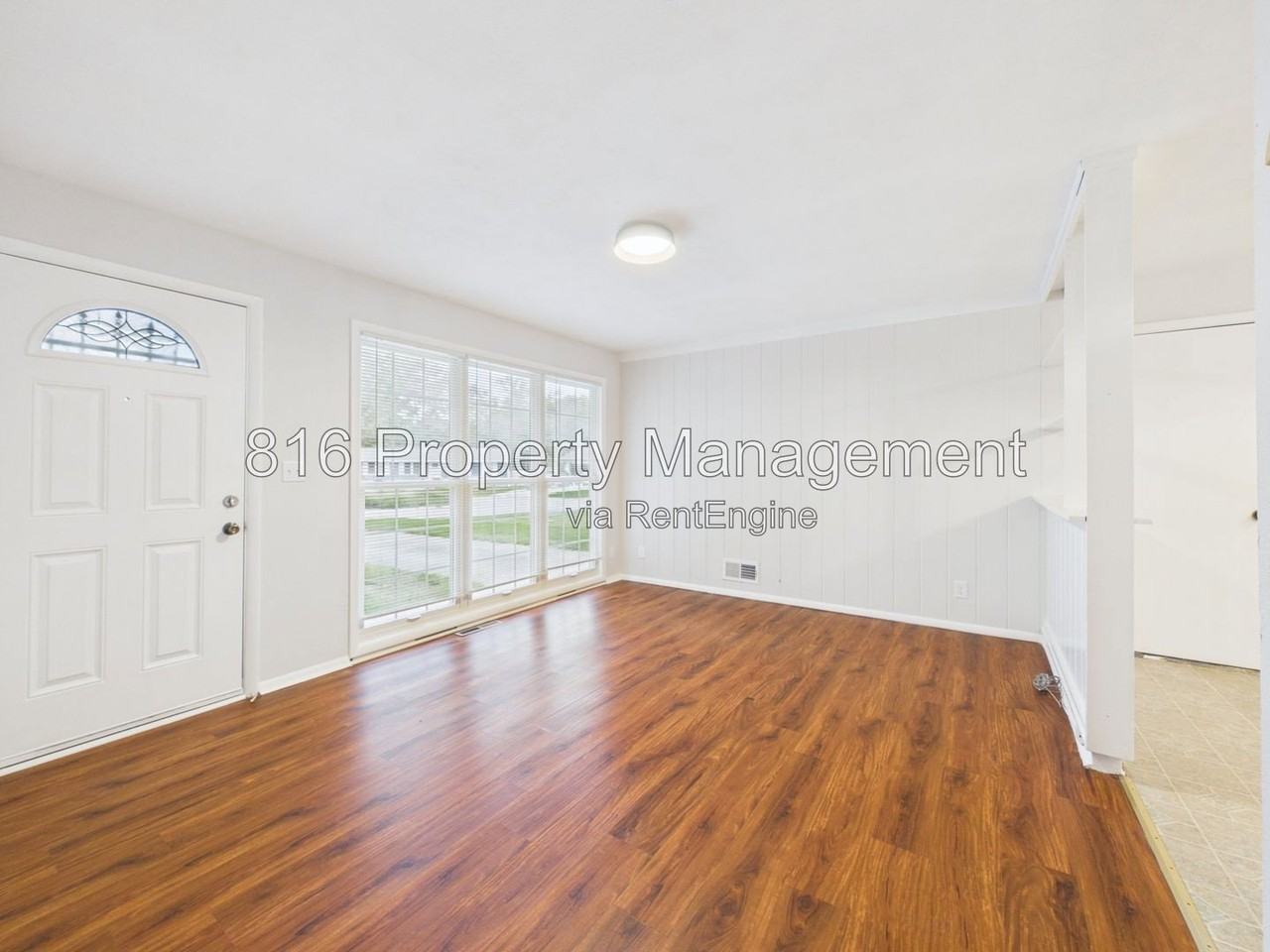 4633 Kensington Ave - Photo 3 of 29