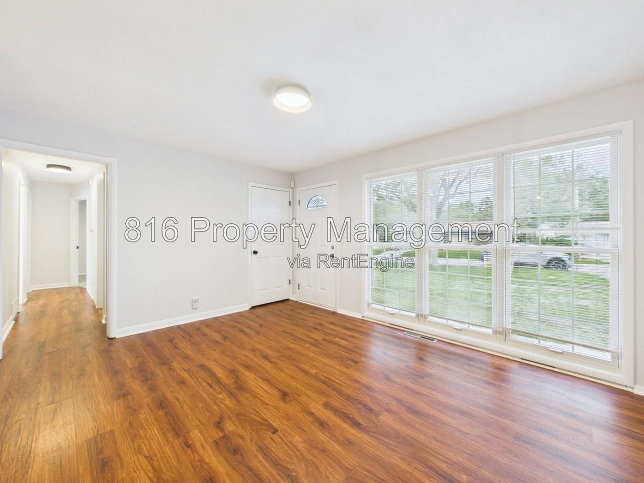 4633 Kensington Ave - Photo 4 of 29