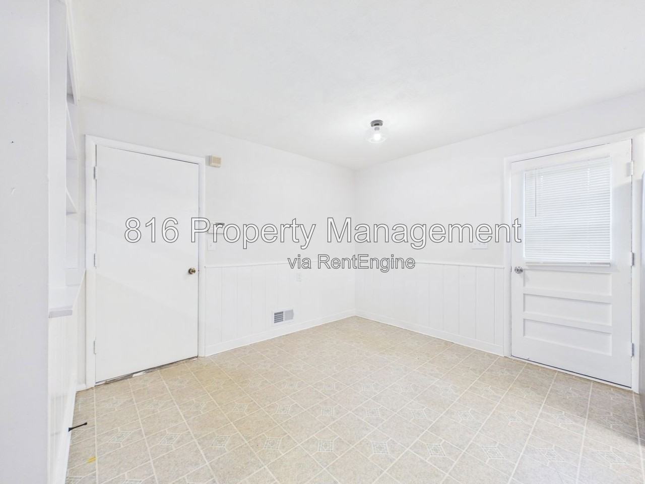 4633 Kensington Ave - Photo 5 of 29