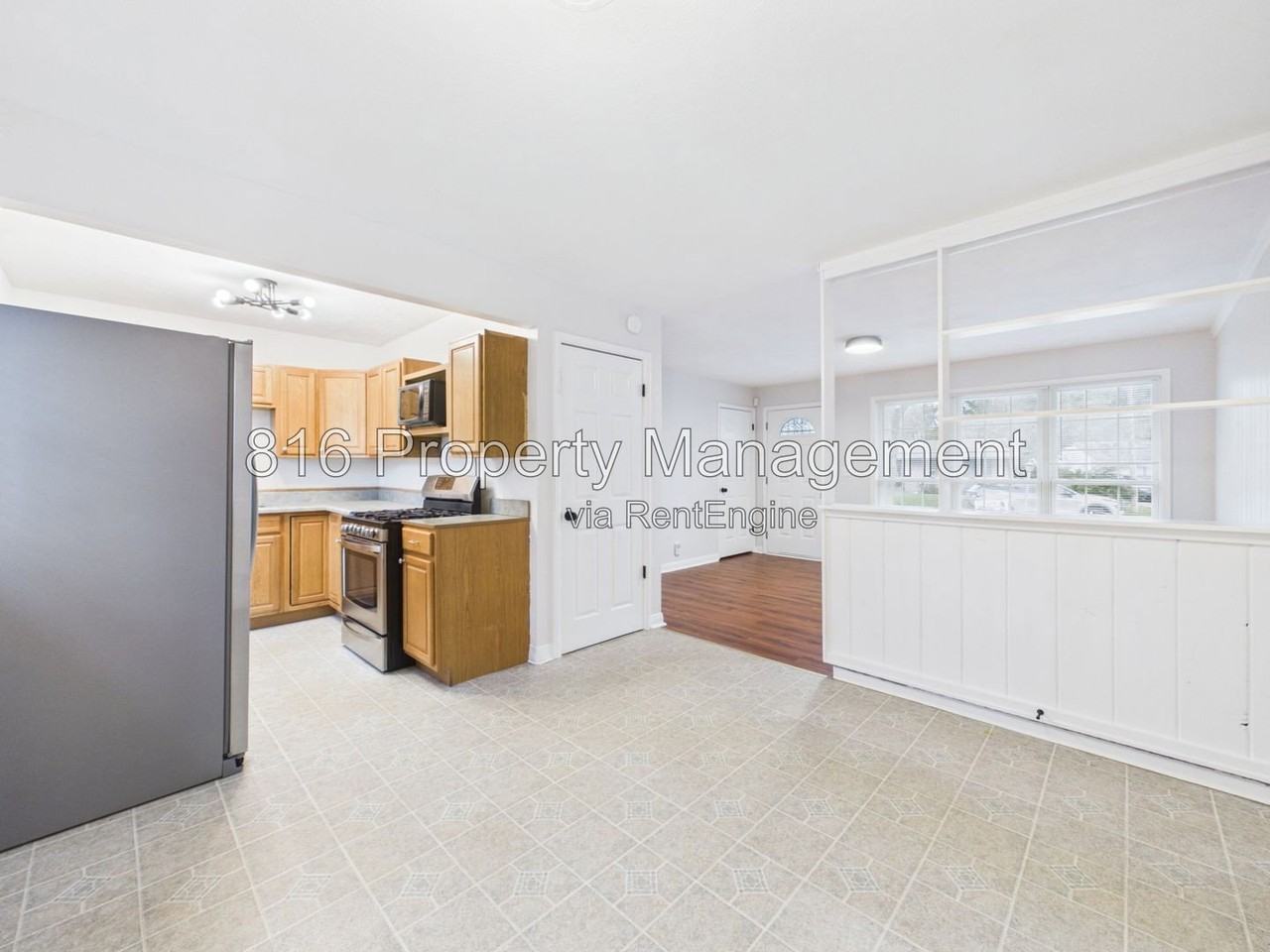 4633 Kensington Ave - Photo 7 of 29
