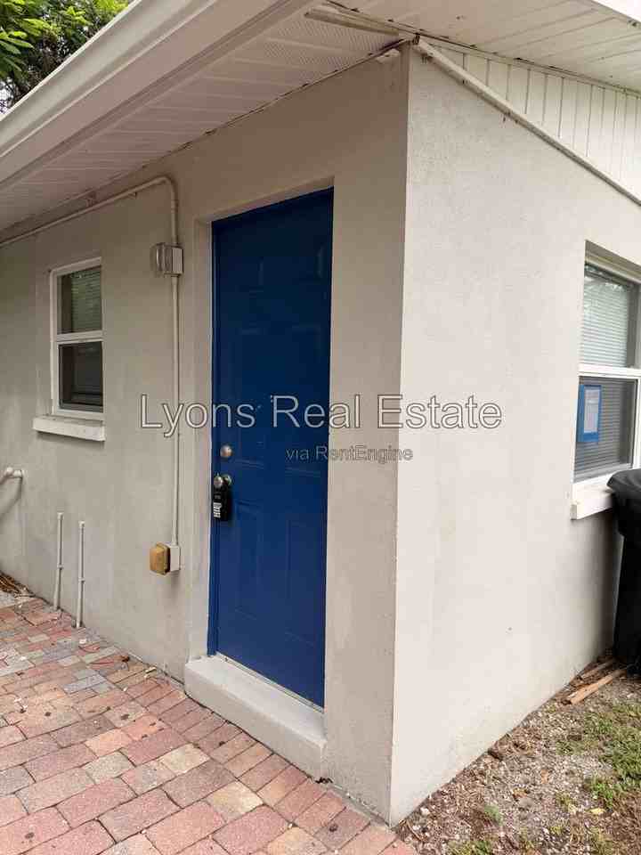 1150 Short St - Photo 2 of 13