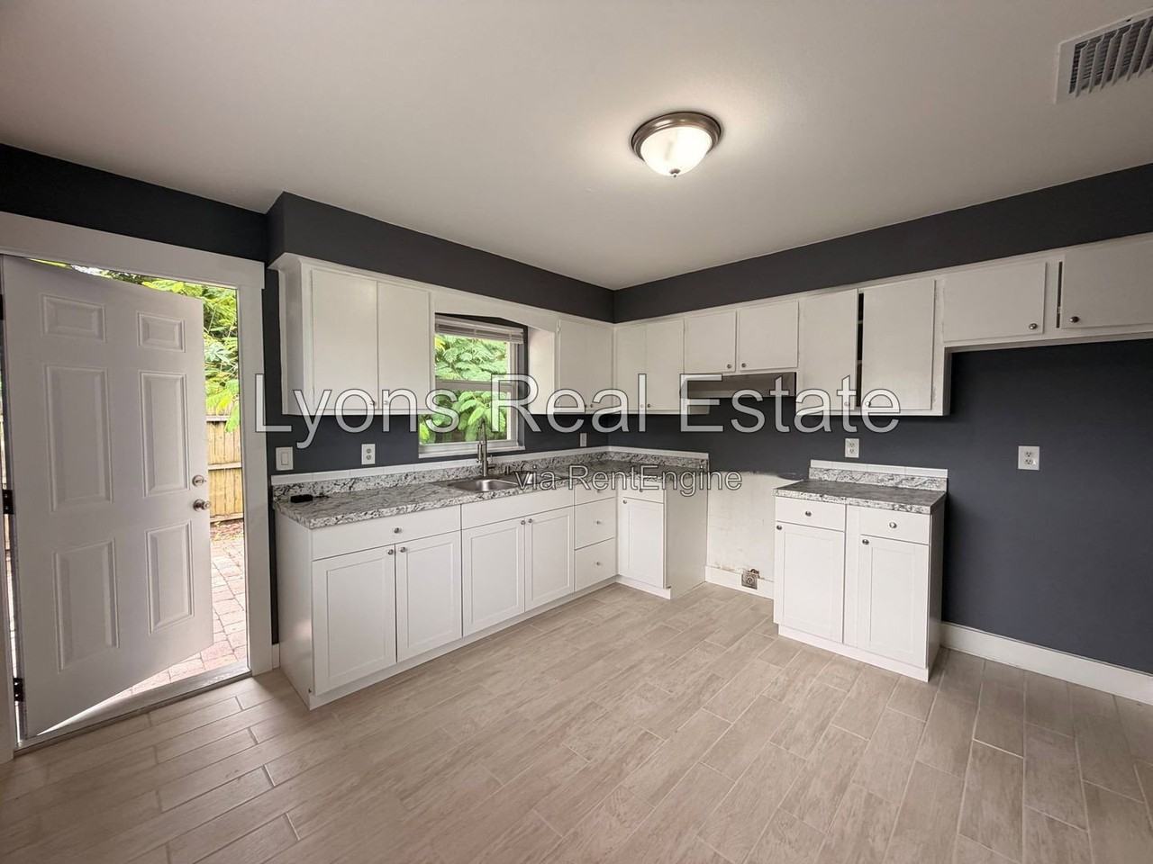 1150 Short St - Photo 3 of 13