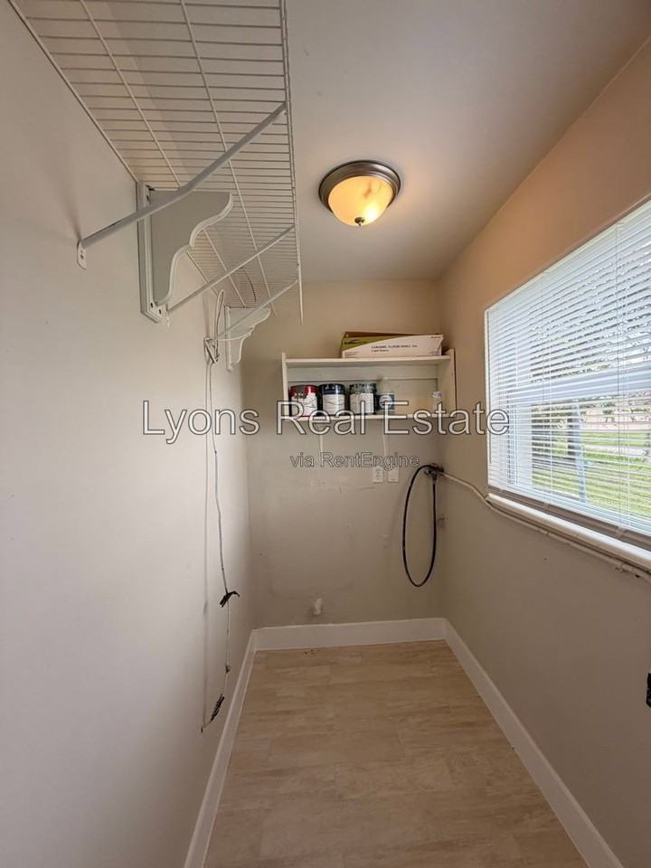 1150 Short St - Photo 5 of 13