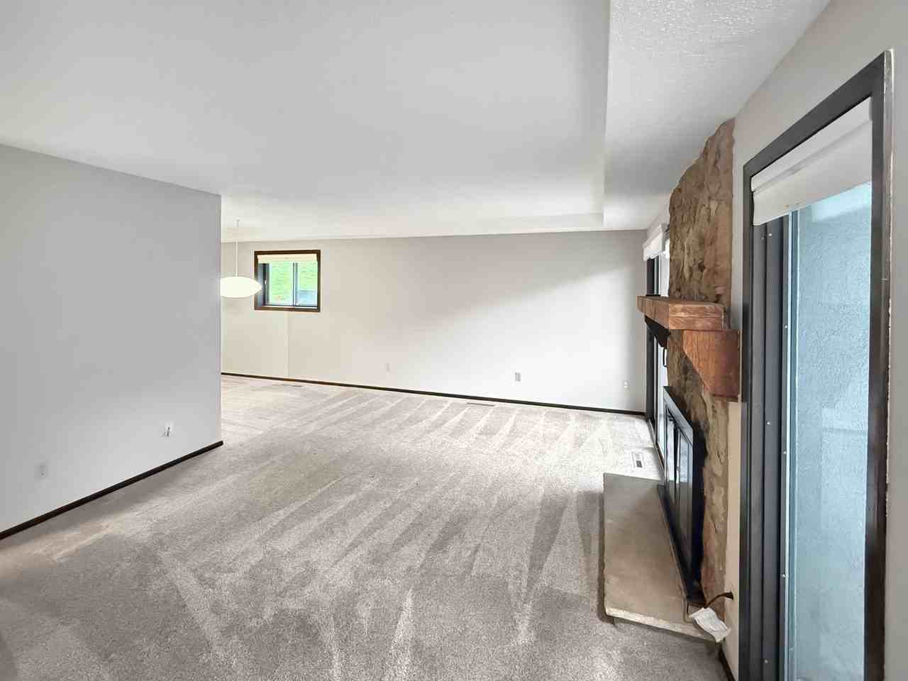 1218 Landmark Trl N - Photo 4 of 20