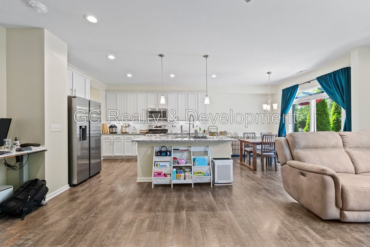 4146 Calder Ln - Photo 4 of 19