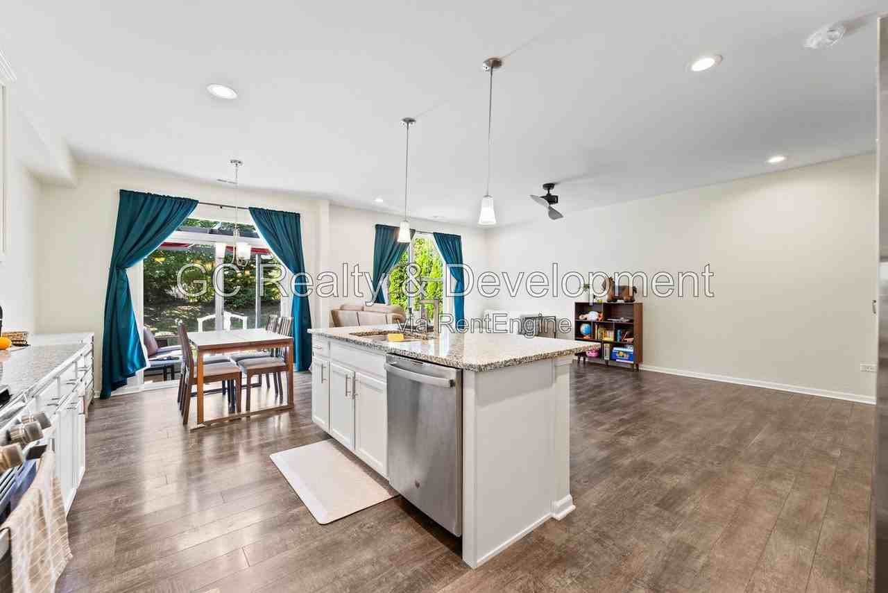 4146 Calder Ln - Photo 7 of 19