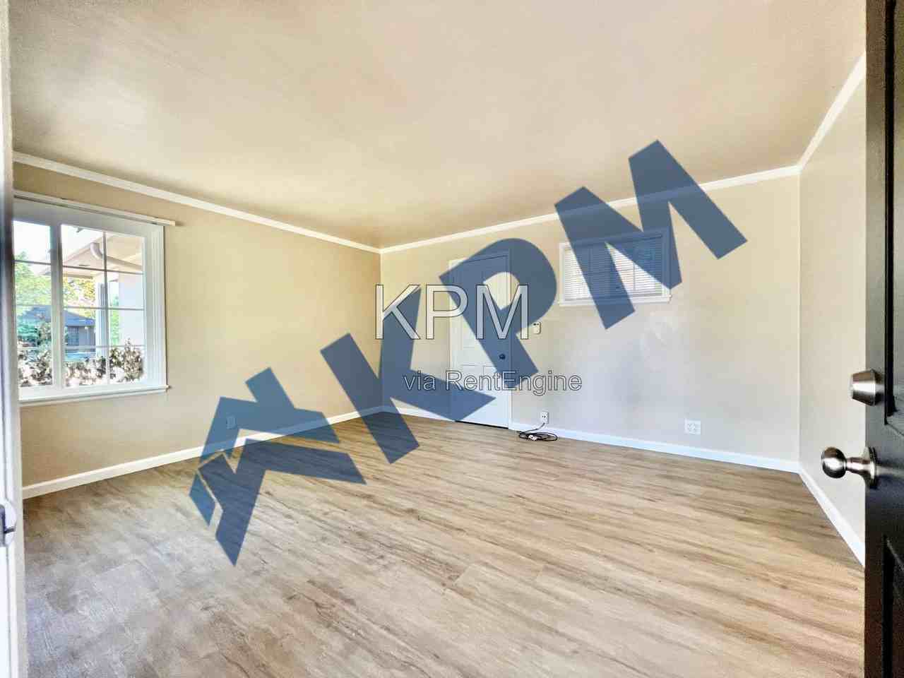 2949 Pacific Ave - Photo 4 of 23