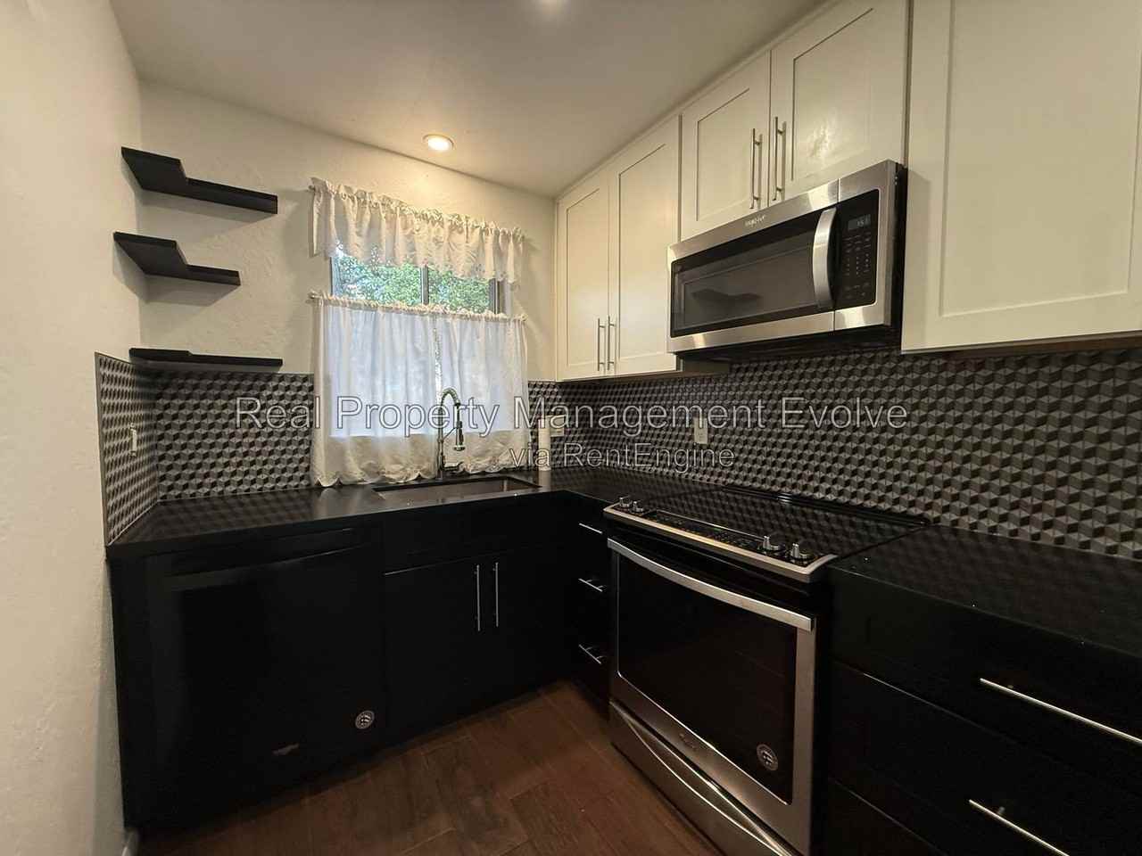 1018 E Osborn Rd #D - Photo 4 of 16