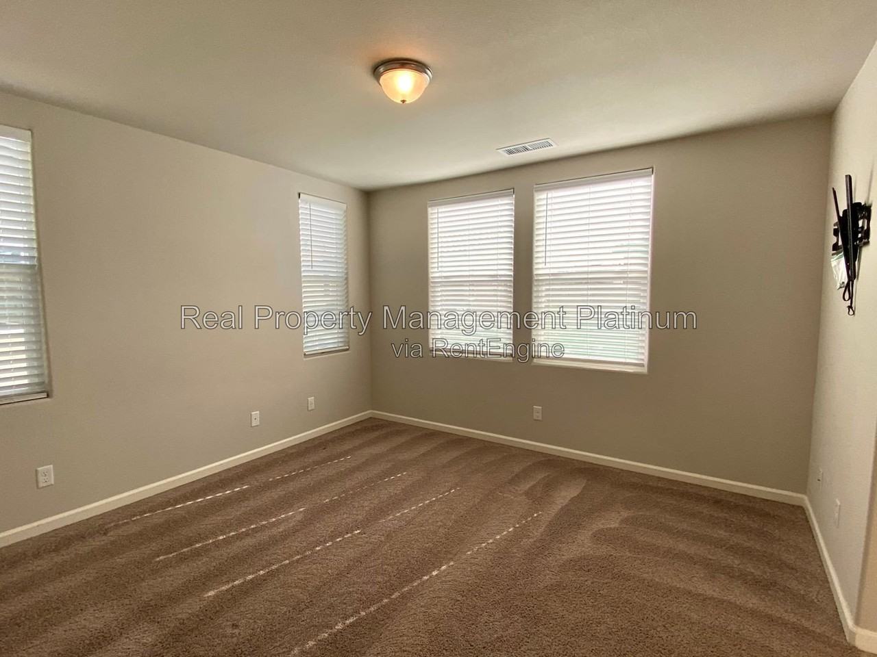 2547 Legacy Dr - Photo 5 of 25