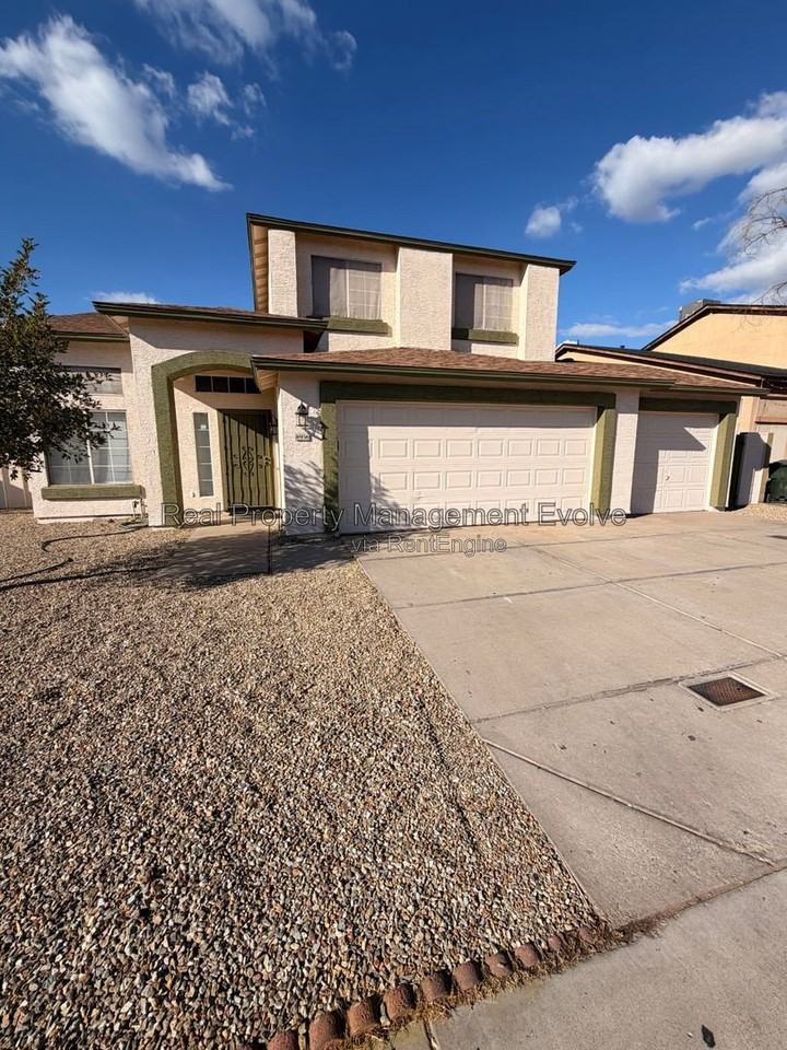 8936 W Cypress St - Photo 3 of 33