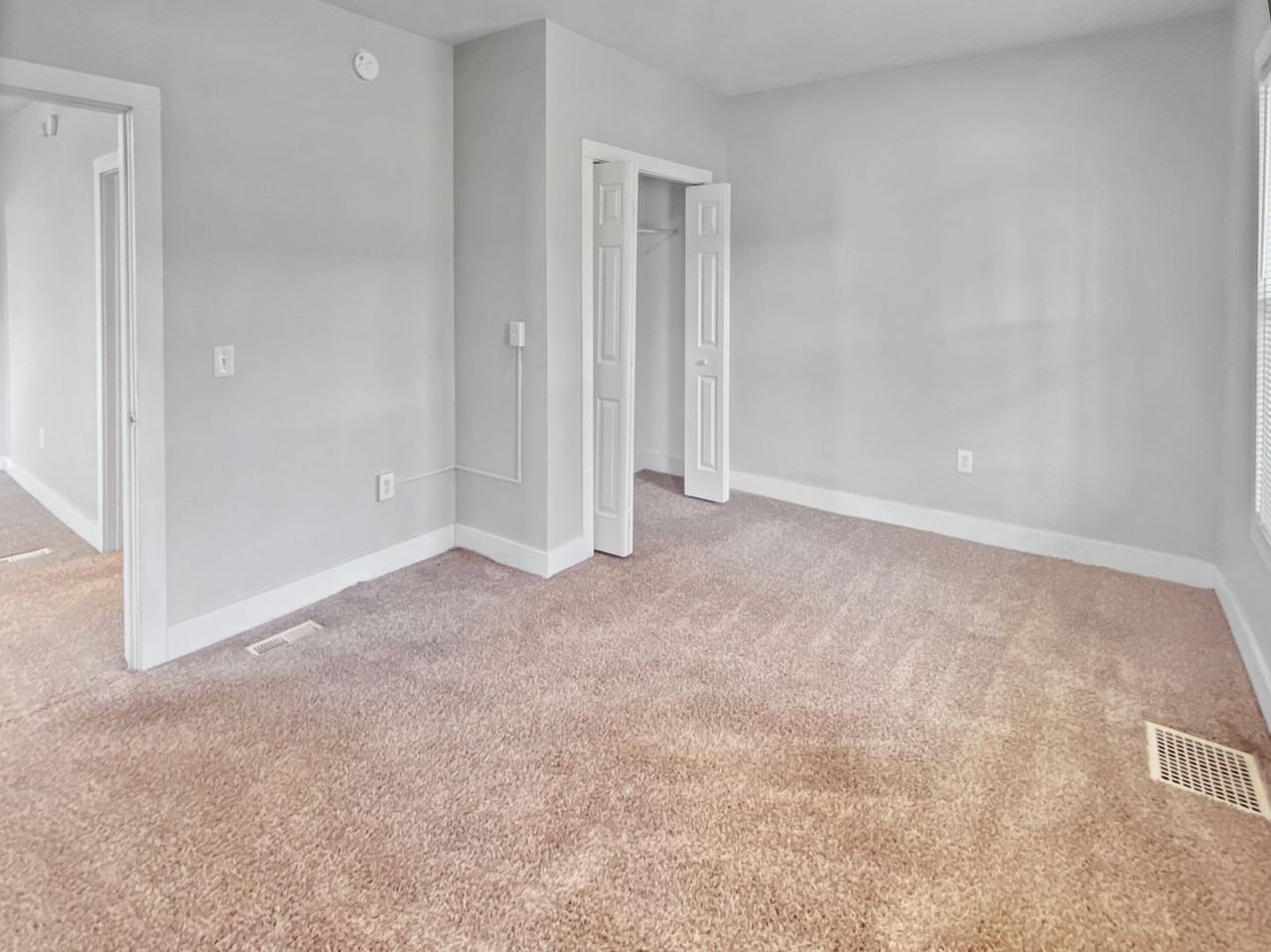 835 Davis Ave Nw #1 - Photo 4 of 8