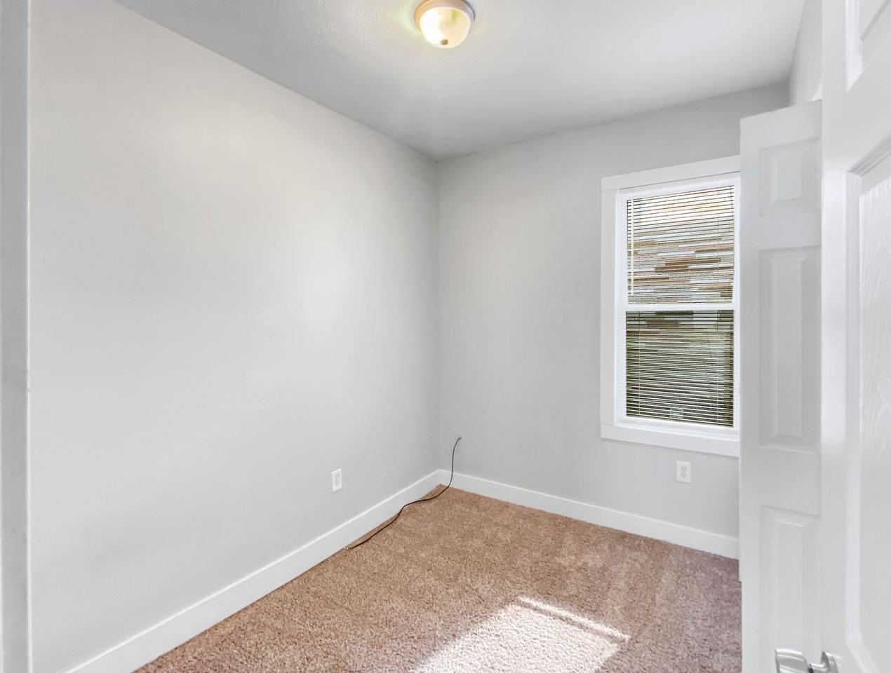 835 Davis Ave Nw #1 - Photo 6 of 8