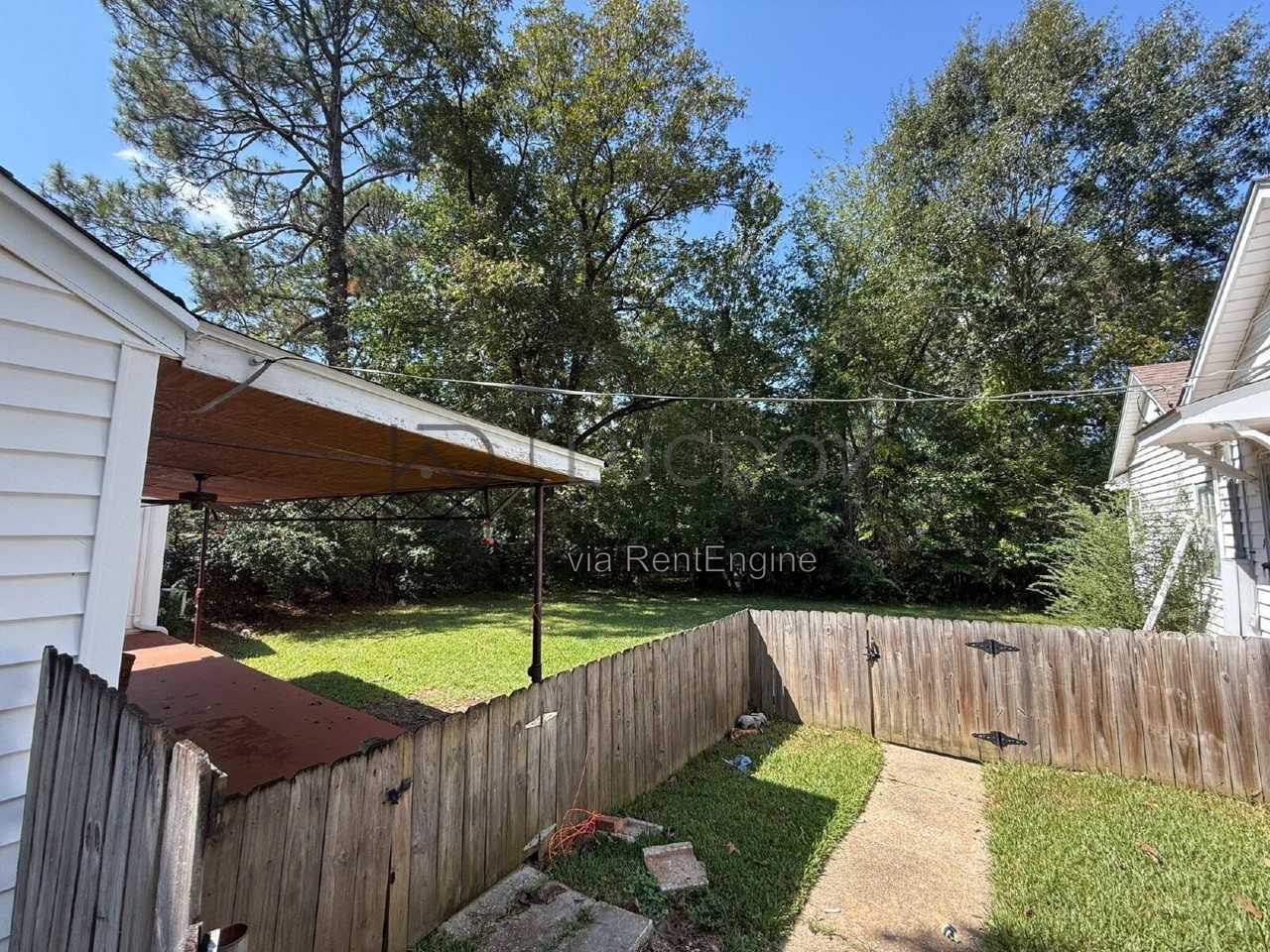 715 Meadowbrook Rd #B - Photo 5 of 10